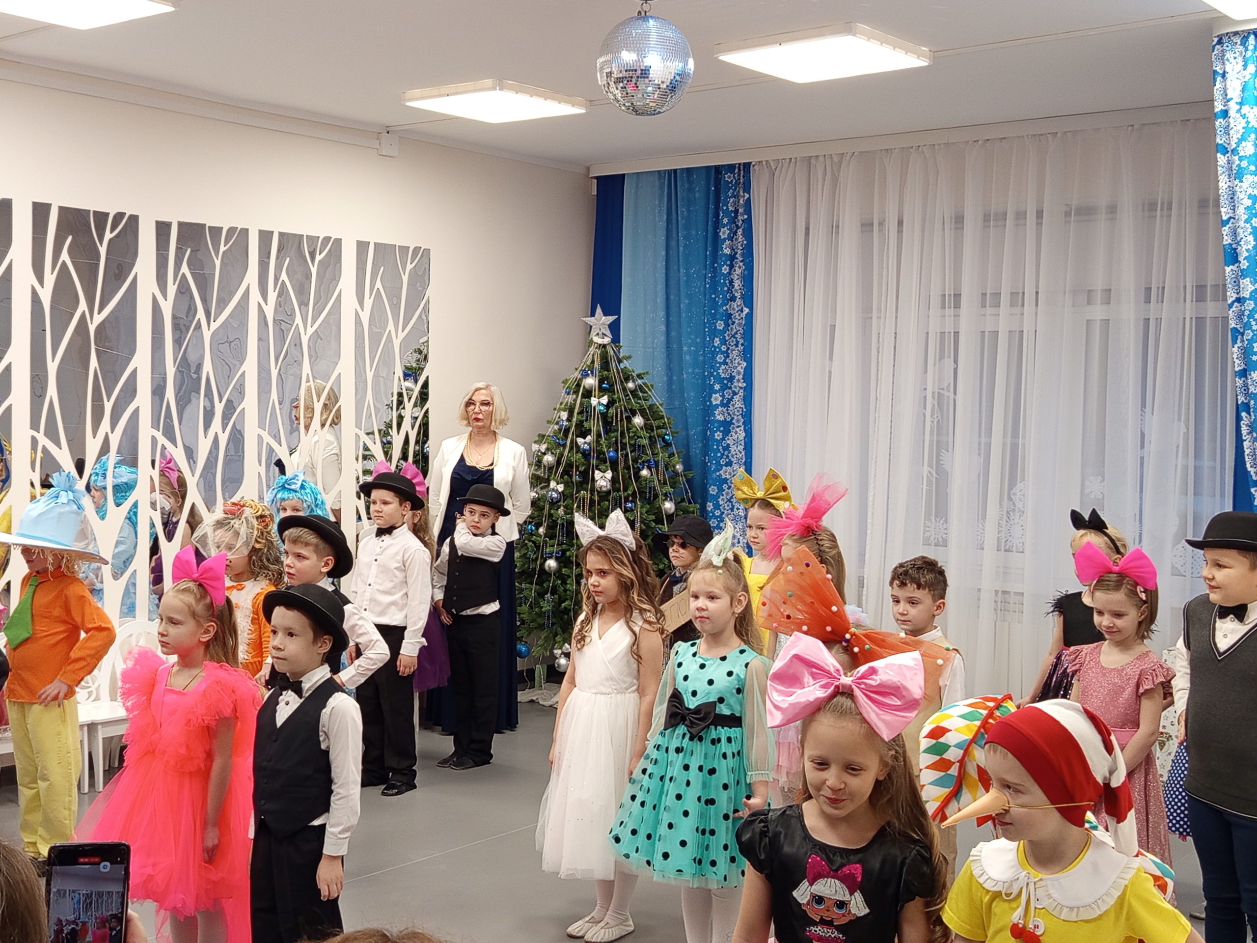 Новогодние утренники в детском саду